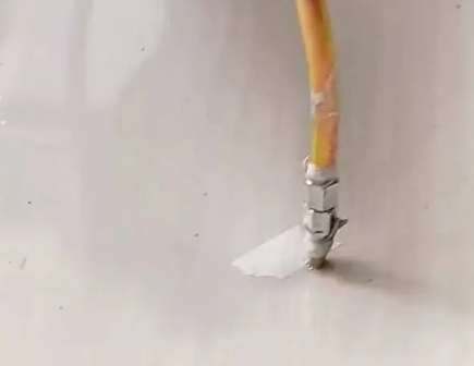 静安瓷砖空鼓维修公司专业解答在瓷砖铺贴过程中，如果使用的砂料过粗（如全部使用了粗砂），可能会导致以下问题