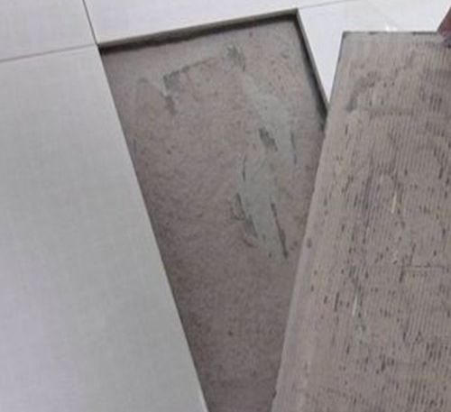 静安瓷砖空鼓维修公司分享瓷砖铺贴时如果打浆（即涂抹在瓷砖背面和基层上的砂浆或瓷砖胶）过少，会带来以下问题
